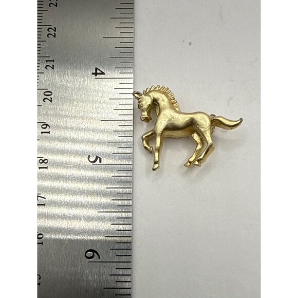 Gold-Tone Horse Brooch With Intricate Details - Picture 4 of 7